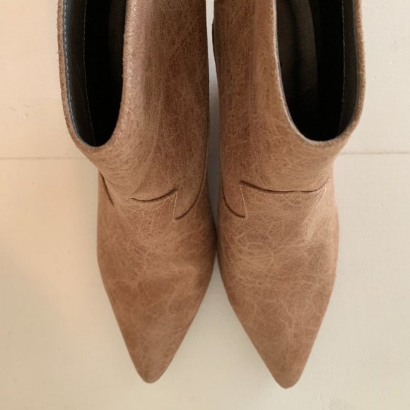 ⭐️❤️ MICHAEL ANTONIO Tan Wedge Booties - Picture 4 of 10